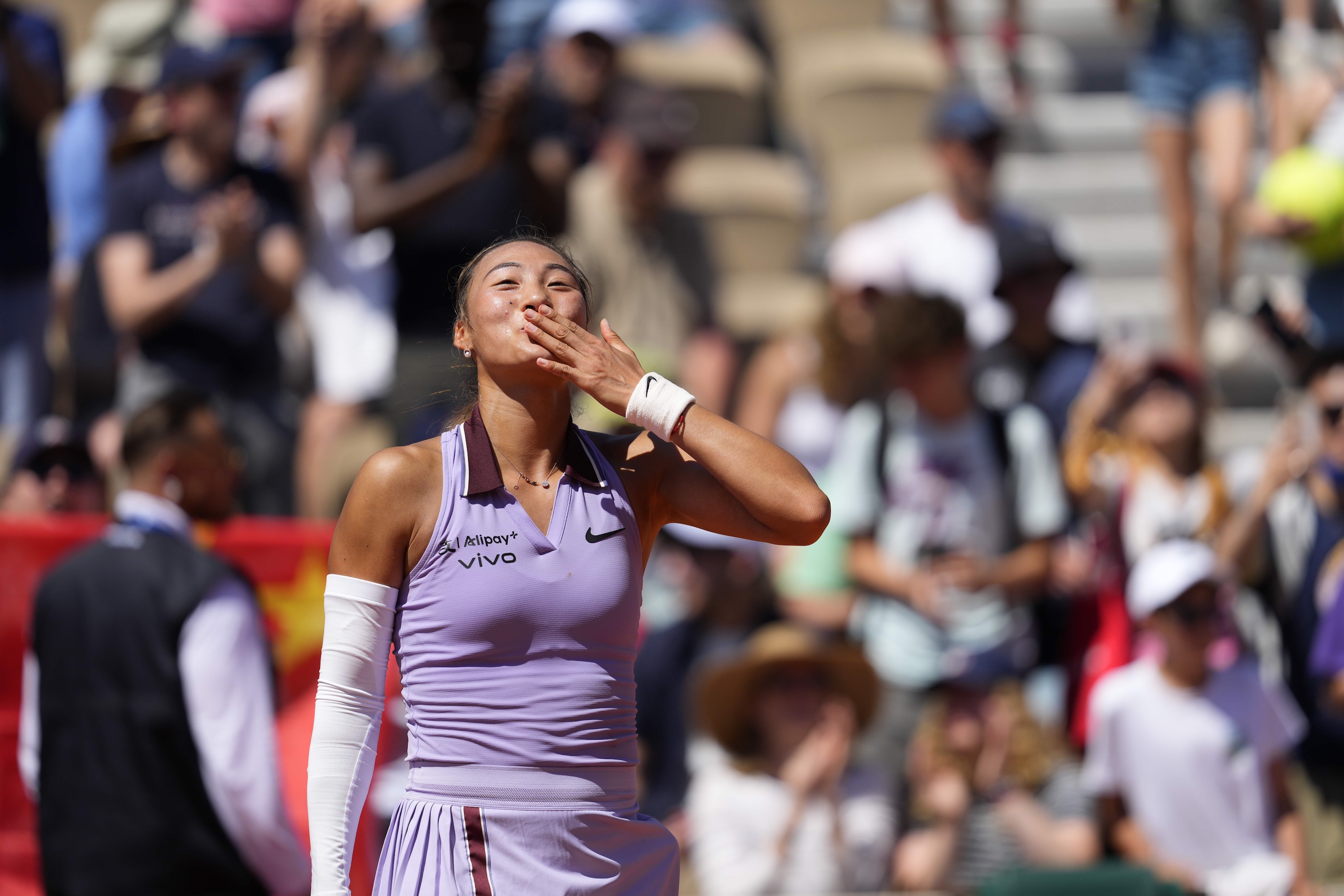 Zheng Qinwen, Roland-Garros 2025, third round