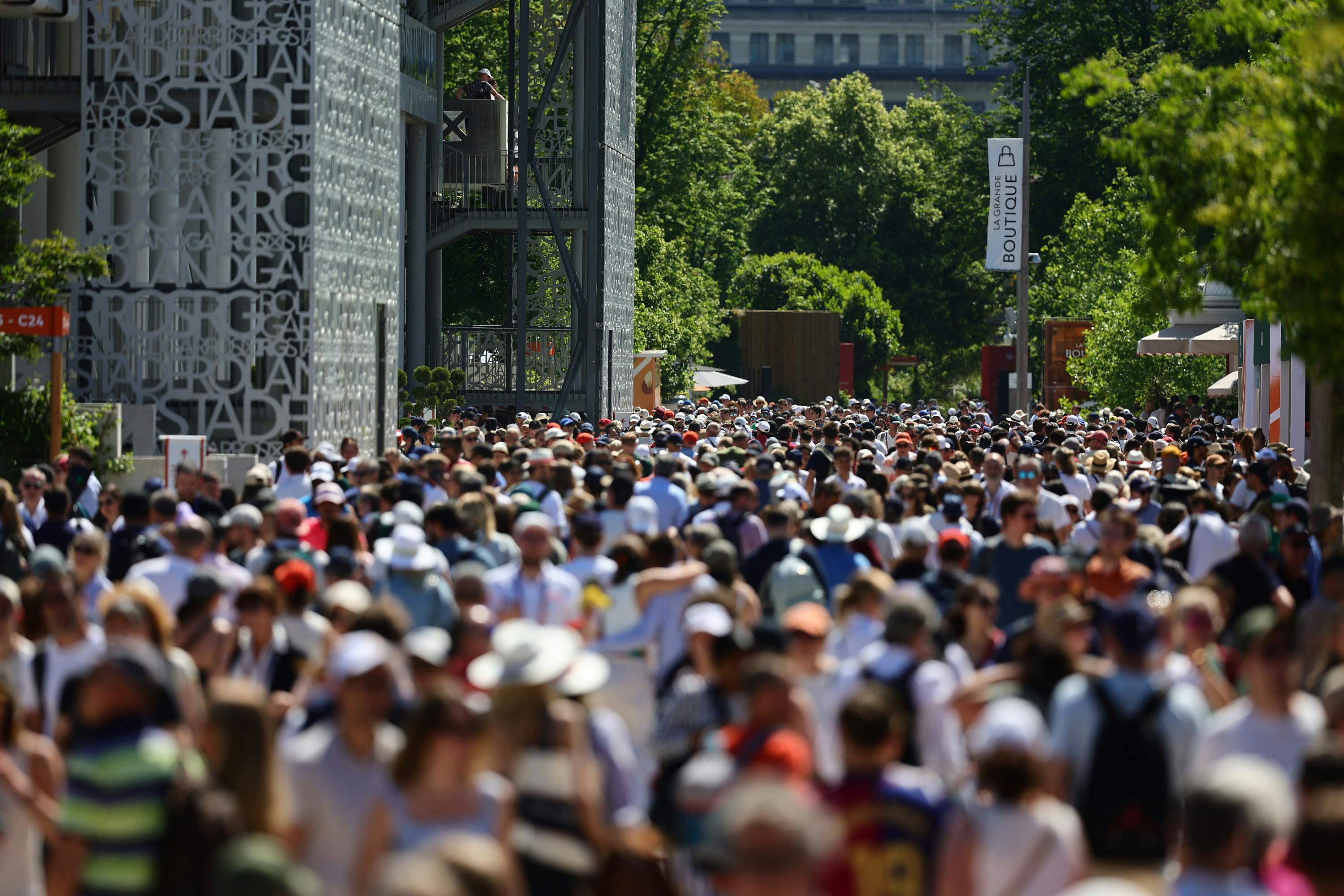 20250530_RG_CM_9350 Crowds, Grounds 