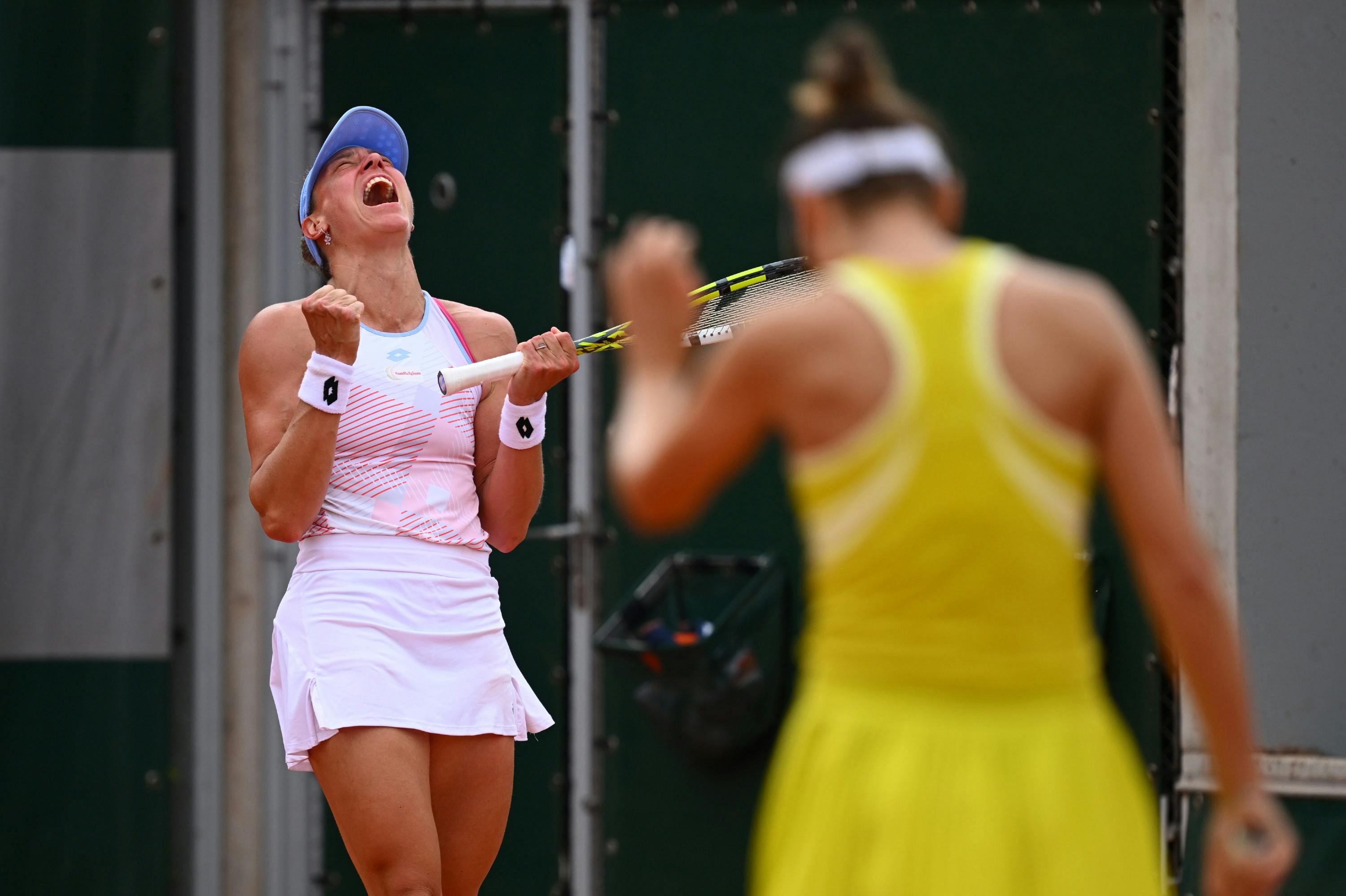 20250531_RG_PM_1674 Yanina Wickmayer, Irina-Camelia Begu women's doubles R2
