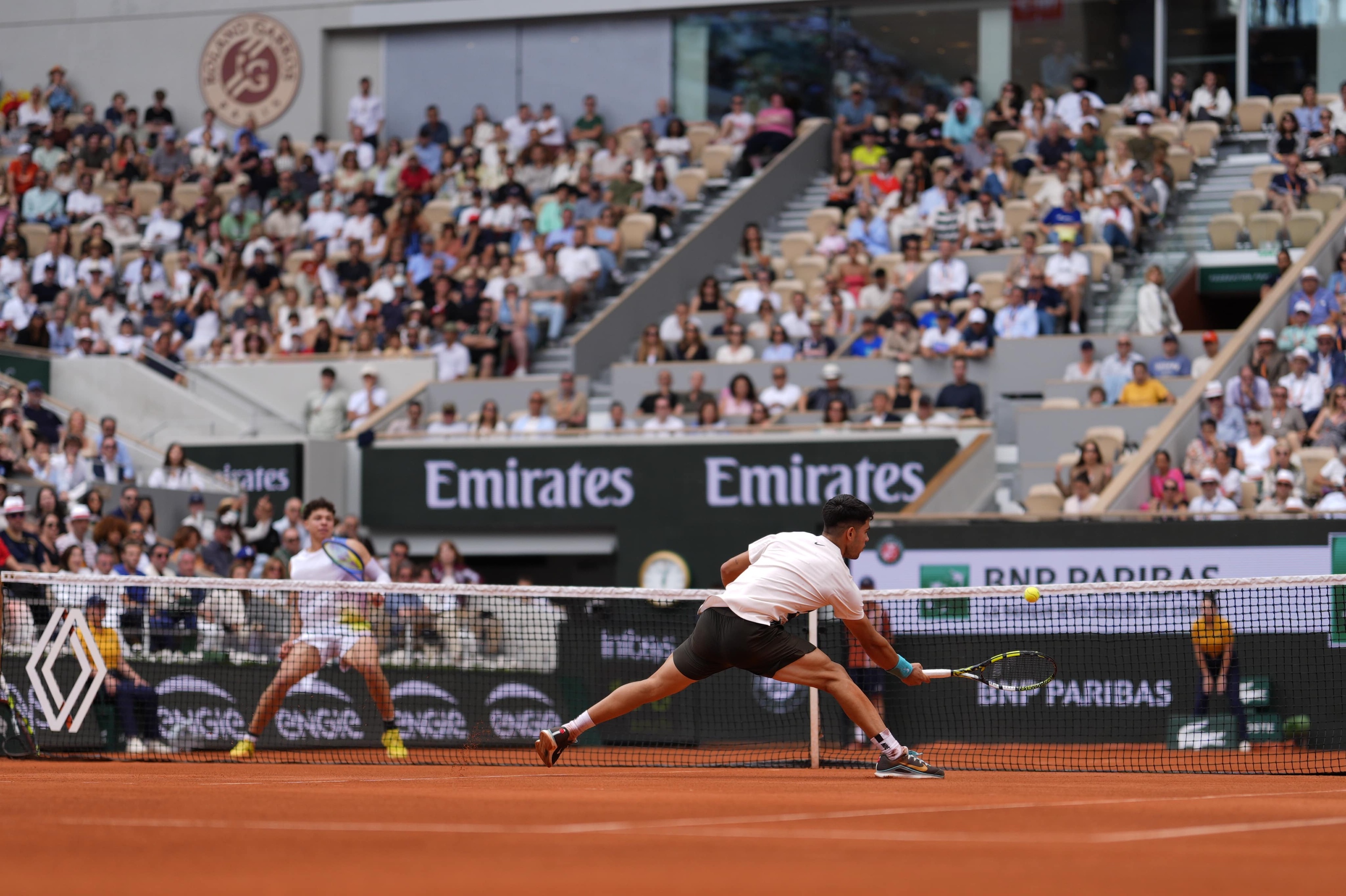 Carlos Alcaraz, Roland-Garros 2025, fourth round