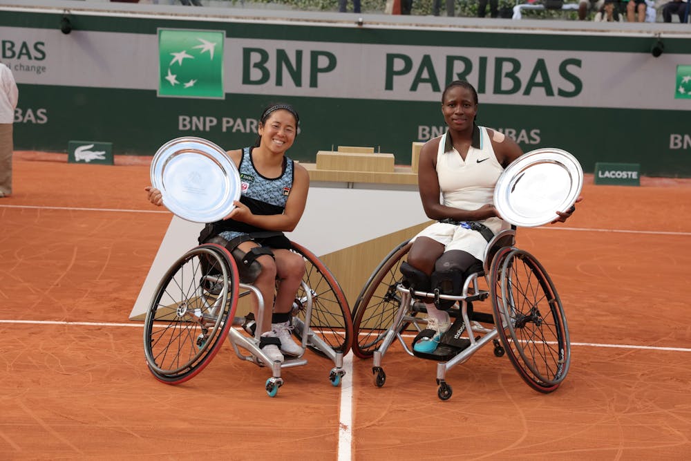 Yui Kamiji & Kgothatso Montjane /Tennis-fauteuil, double dames, finale, trophées, Roland-Garros 2025