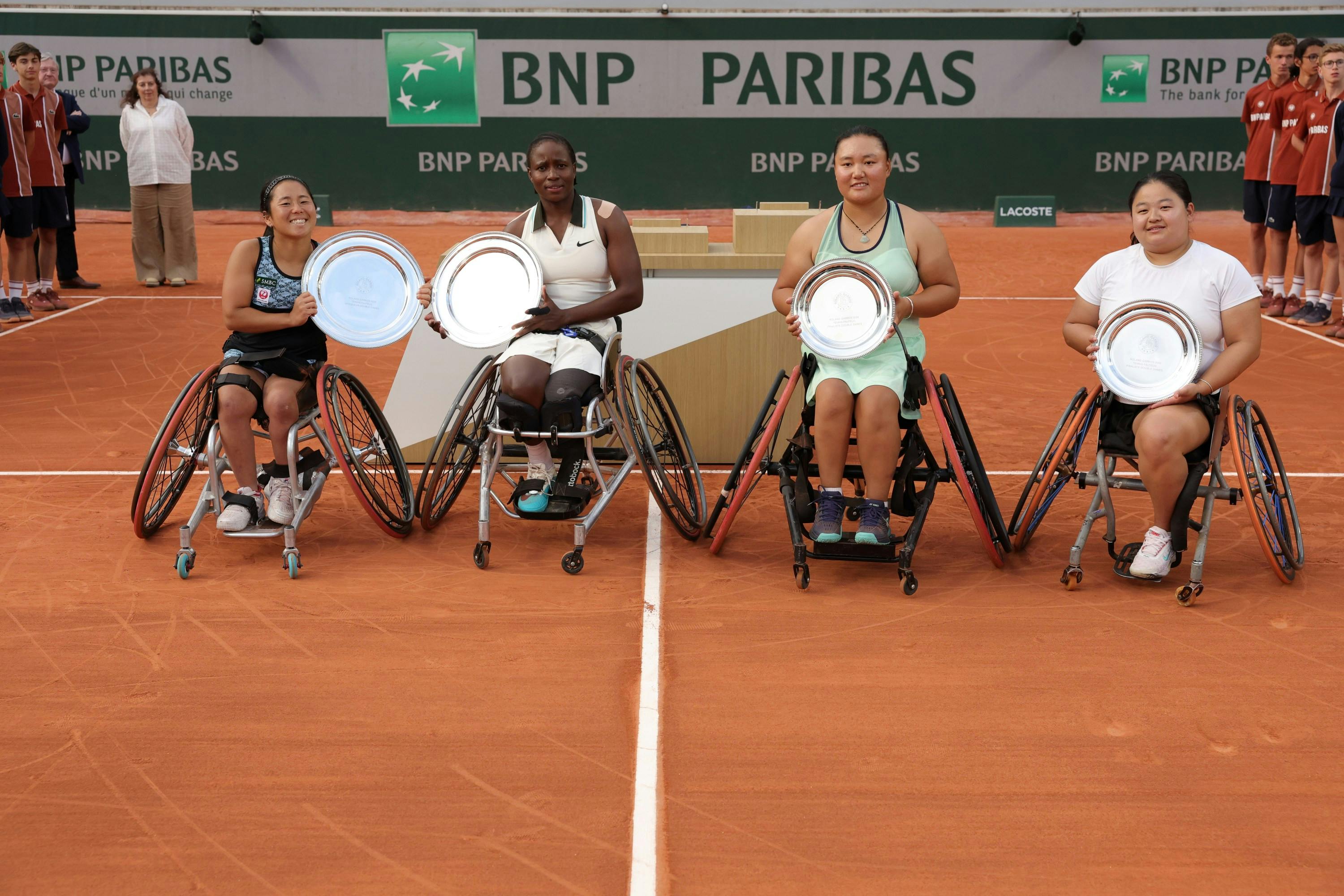 Yui Kamiji, Kgothatso Montjane, Xiaohui Li, Ziying Wang / Tennis-fauteuil, double dames, trophées, Roland-Garros 2025