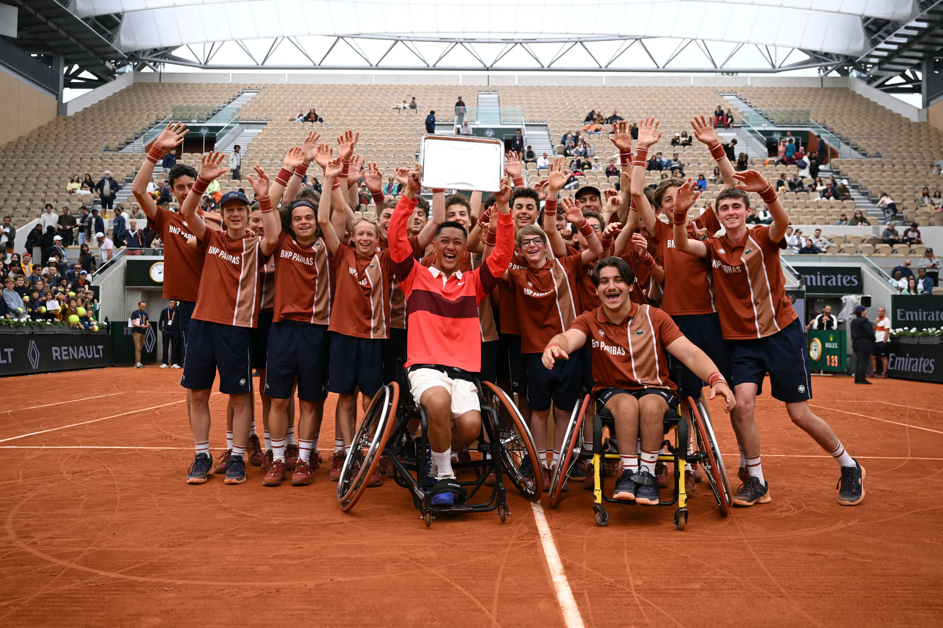 Tokito Oda and ball kids, men's wheelchair singles final RG2025