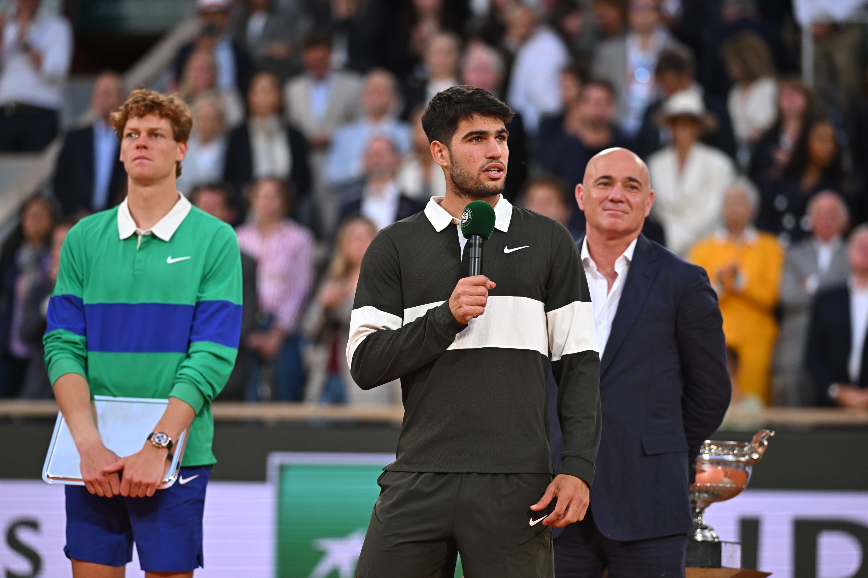 Jannik Sinner, Carlos Alcaraz, Andre Agassi / Trophées, finale, discours, Roland-Garros 2025