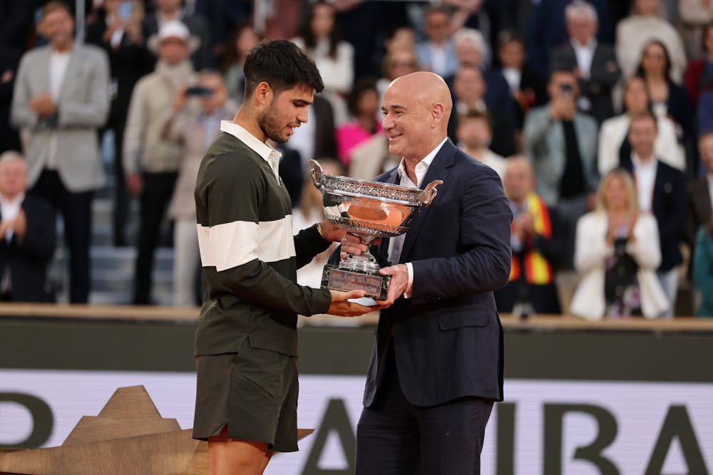 Carlos Alcaraz, Andre Agassi / Finale, trophée, Roland-Garros 2025