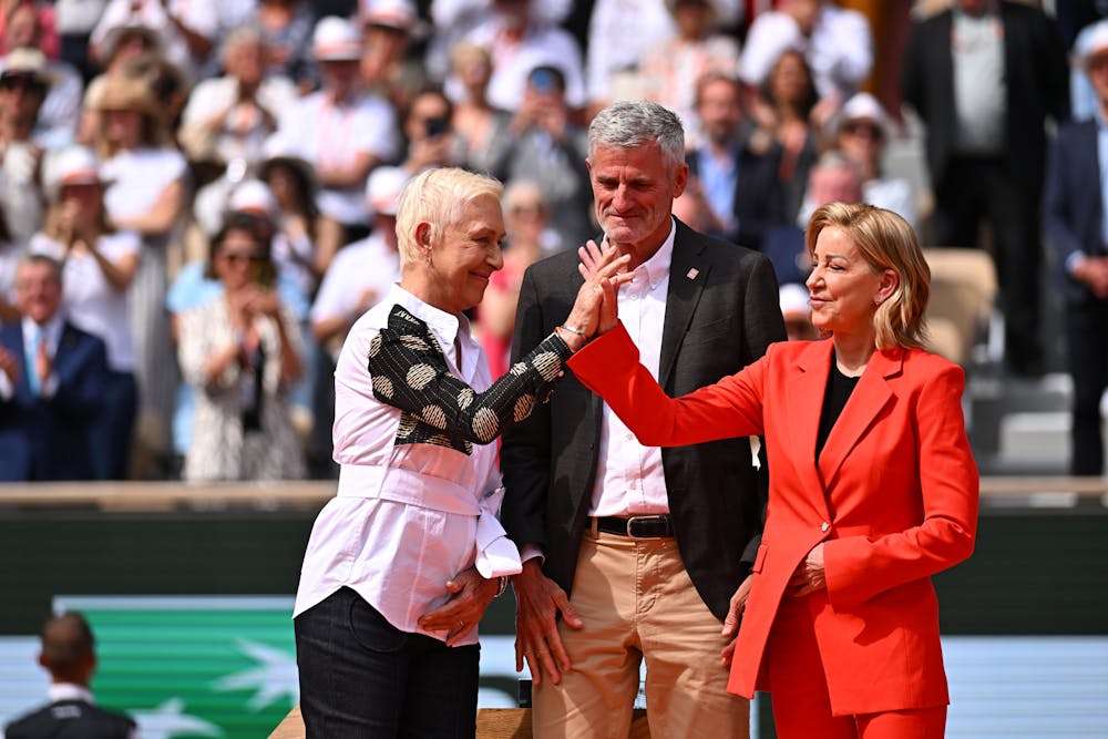 Martina Navratilova, Gilles Moretton & Chris Evert / Cérémonie de remise des trophées Roland-Garros 2024