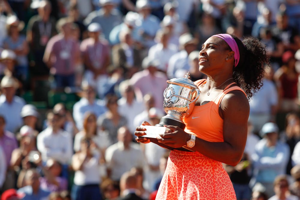 Serena Williams with the trophy during the ceremony (2015)