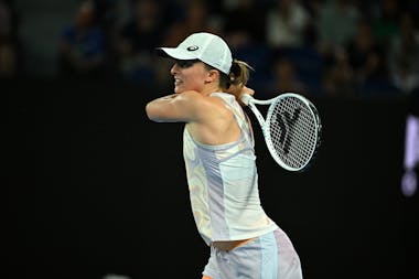 Krejcikova the giant-slayer, Medvedev on a roll - Roland-Garros - The 2023  Roland-Garros Tournament official site