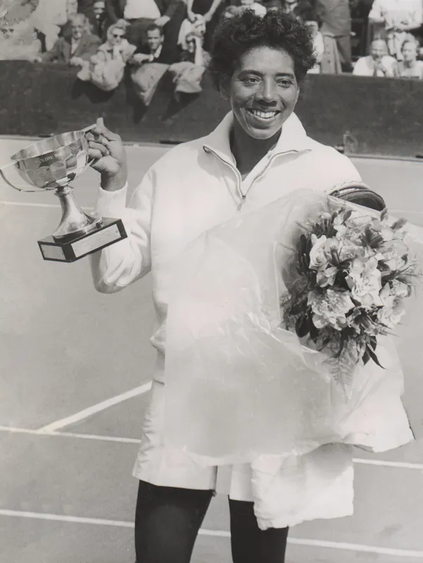 Althea Gibson / Trophée - Roland-Garros 1956 Althea Gibson / Trophée - Roland-Garros 1956