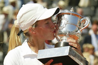 Justine Henin with the trophy at Roland-Garros 2003