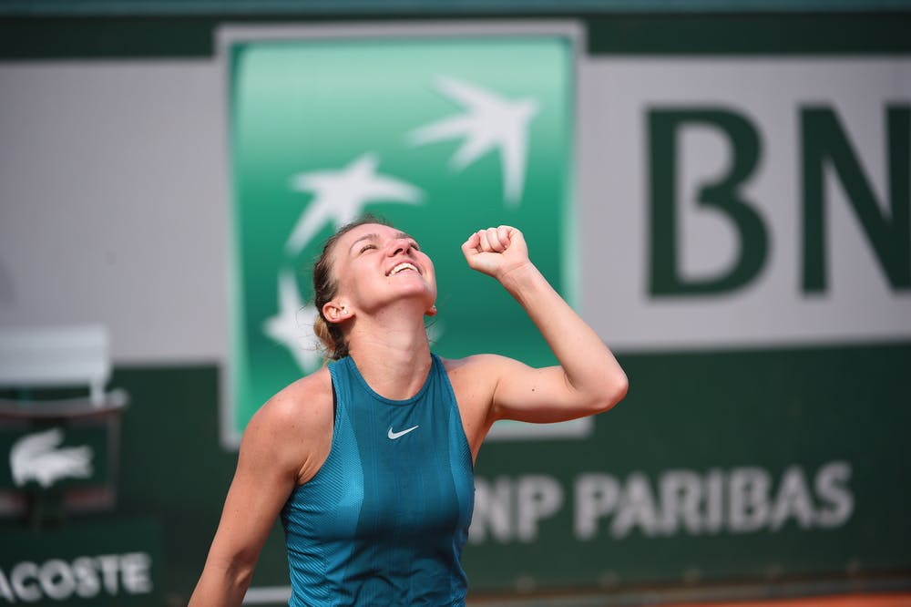 Simona Halep après sa victoire à Roland-Garros 2018 / Simona Halep relieved after her victory at Roland-Garros 2018