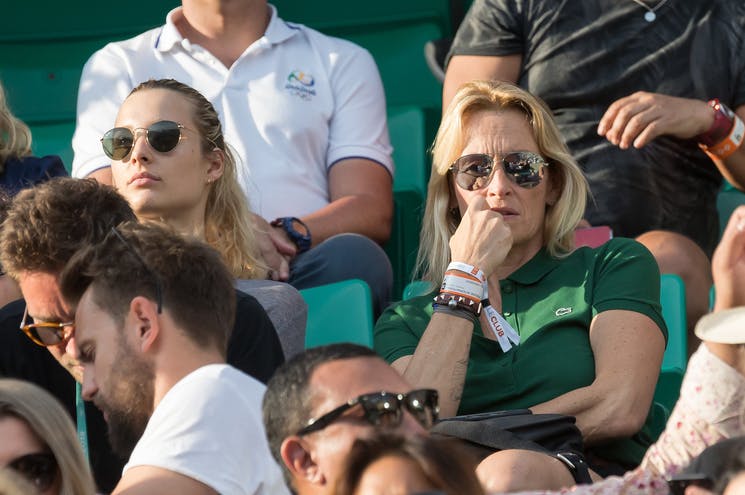L'ex top model Estelle Lefébure et sa fille mannequin Ilona Smet à Roland-Garros 2018