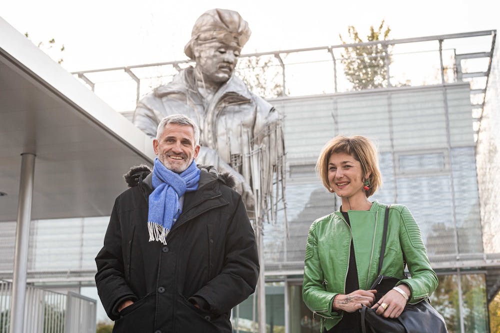 Gilles Moretton and Caroline Brisset in front of the monumental sculpture of the aviator Roland Garros