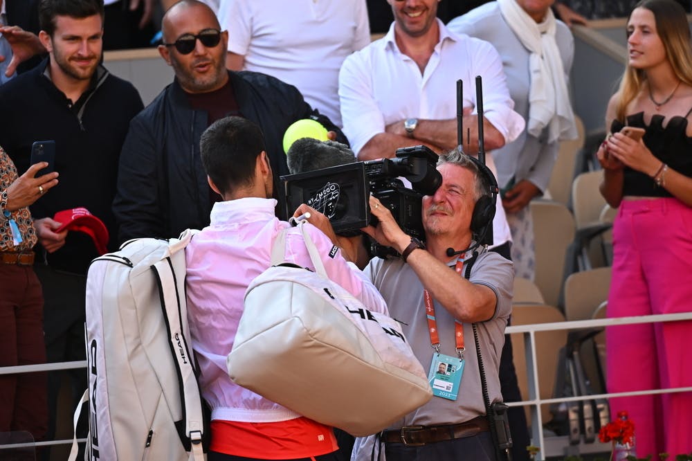 Novak Djokovic, cameraman, third round, Roland-Garros 2023