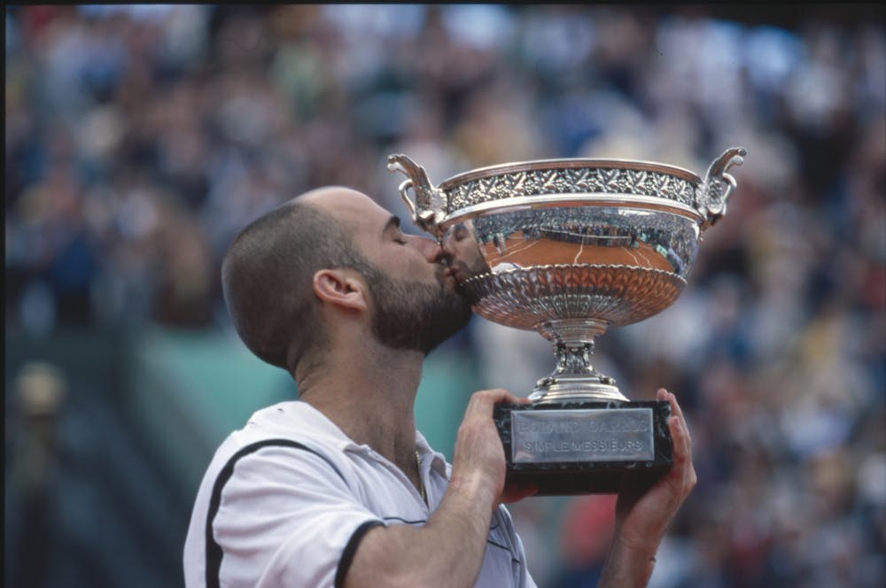 Andre Agassi with the trophy at Roland-Garros 1999