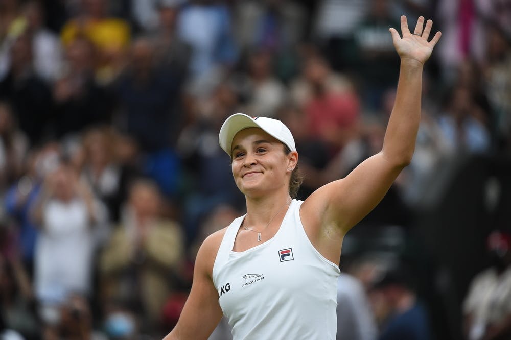 Ashleigh Barty wawing to the crowd