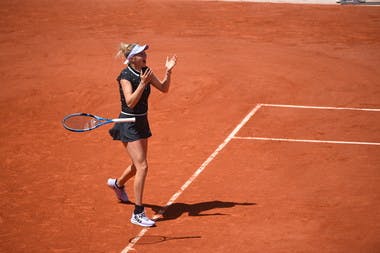 Amanda Anisimova celebrates. Roland Garros 2019 quarter-finals. 