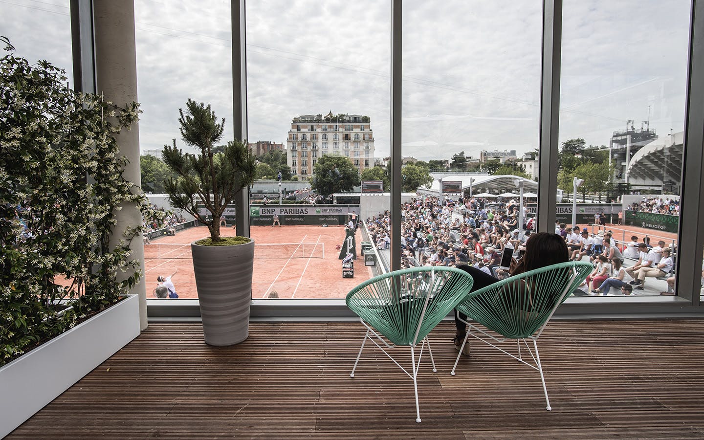 Pleine vue sur le court n°7 depuis l'intérieur du Village