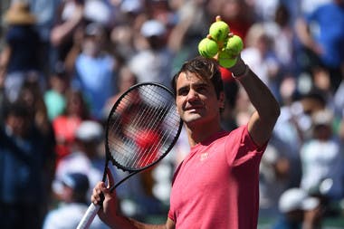 A relax Roger Federer is waiting to send some balls in the crowd at Indian Wells 2019