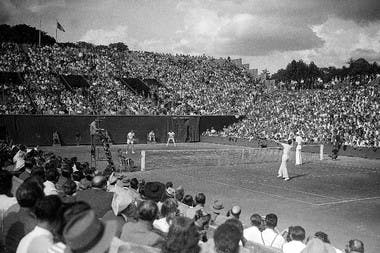 Marcel Bernard Yvon Petra finale double Roland-Garros 1946 contre Morea et Segura / Bernard and Petra, 1946 men's doubles final French Open (vs Morea and Segura).