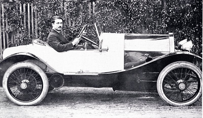 Roland Garros à bord de sa Bugatti type 18, châssis 474. Baptisée par Ettore Bugatti la 