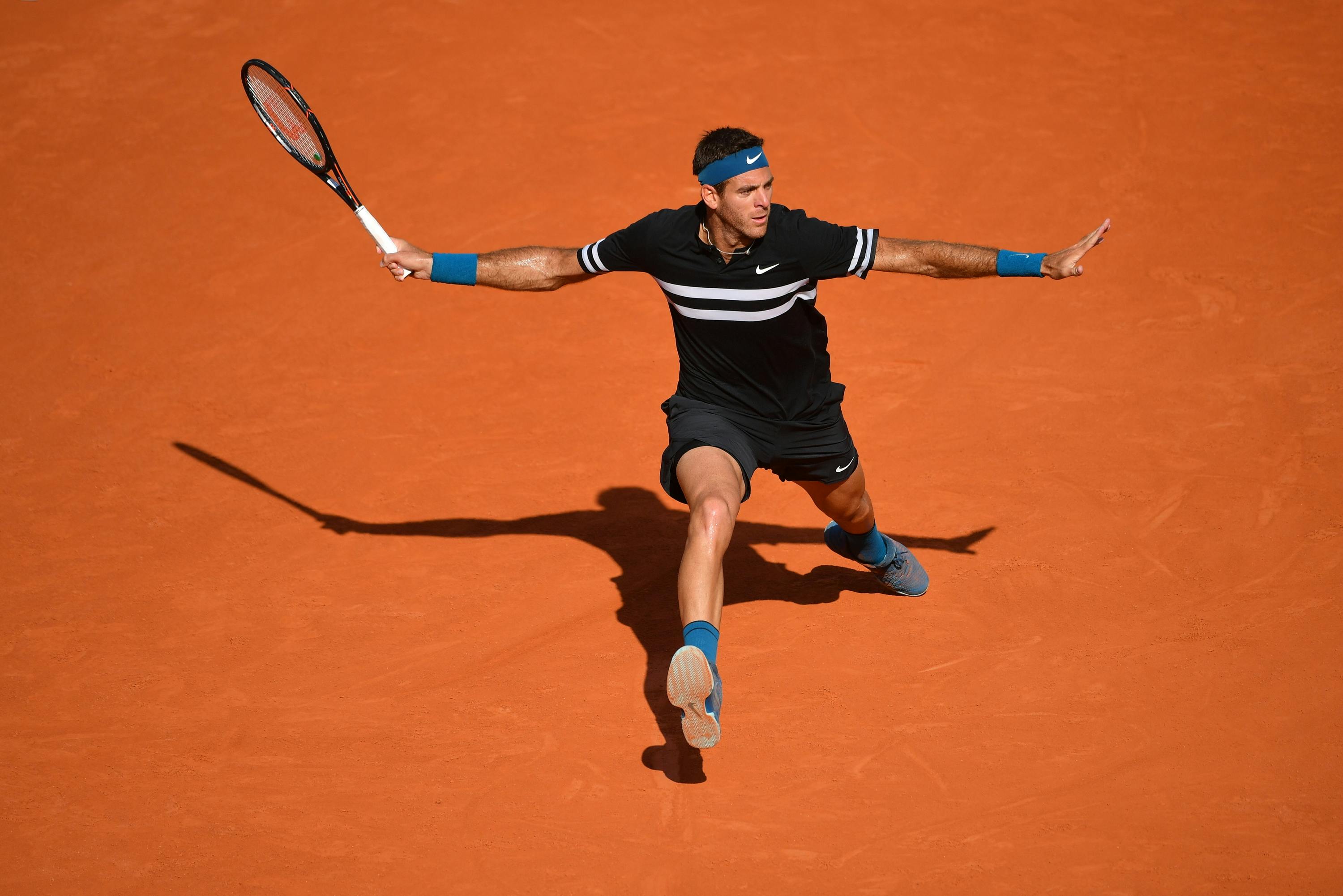 Juan Martin del Potro about to hit a forehand at Roland-Garros 2018