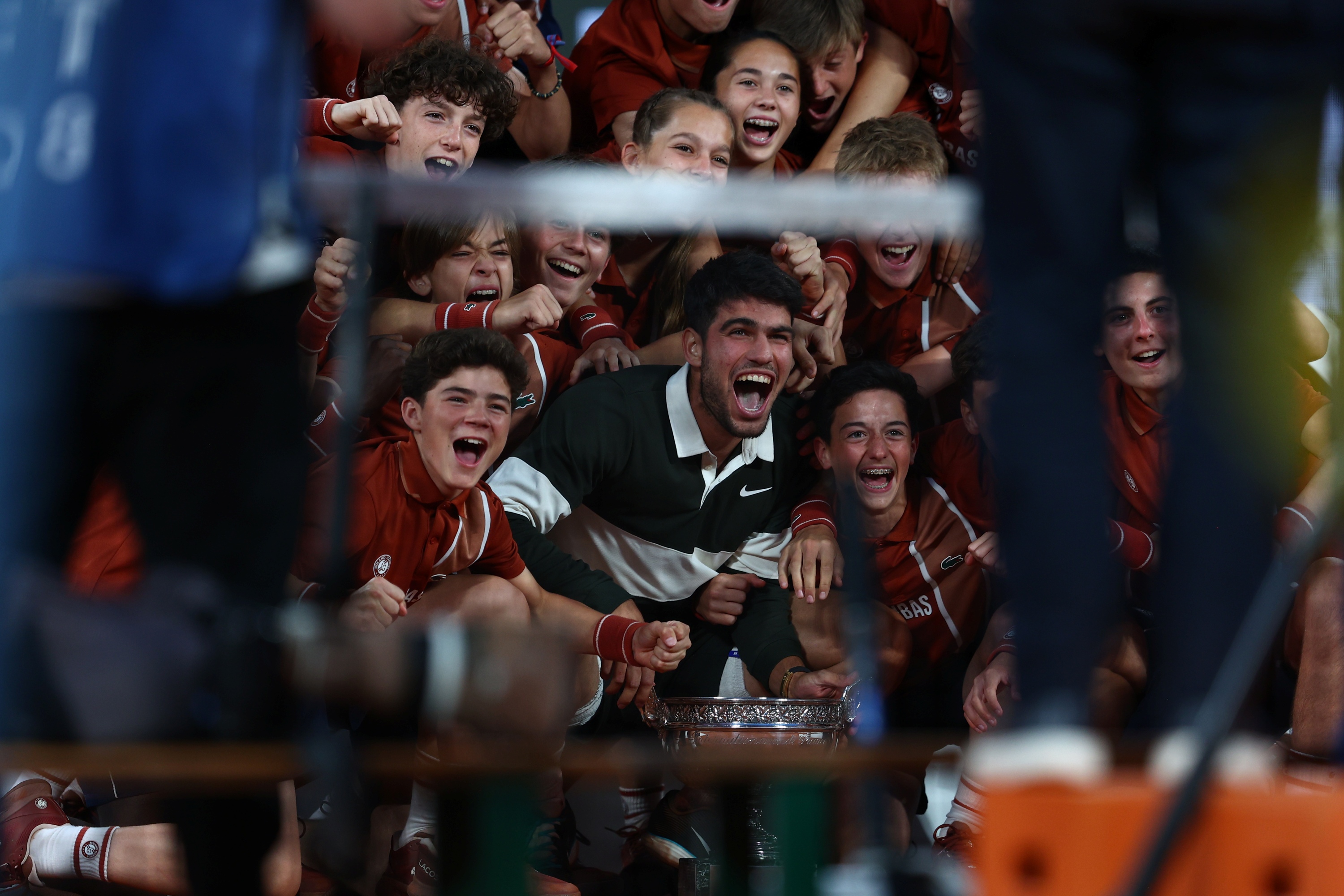 Carlos Alcaraz et les ramasseurs de balles / Finale - Roland-Garros 2025