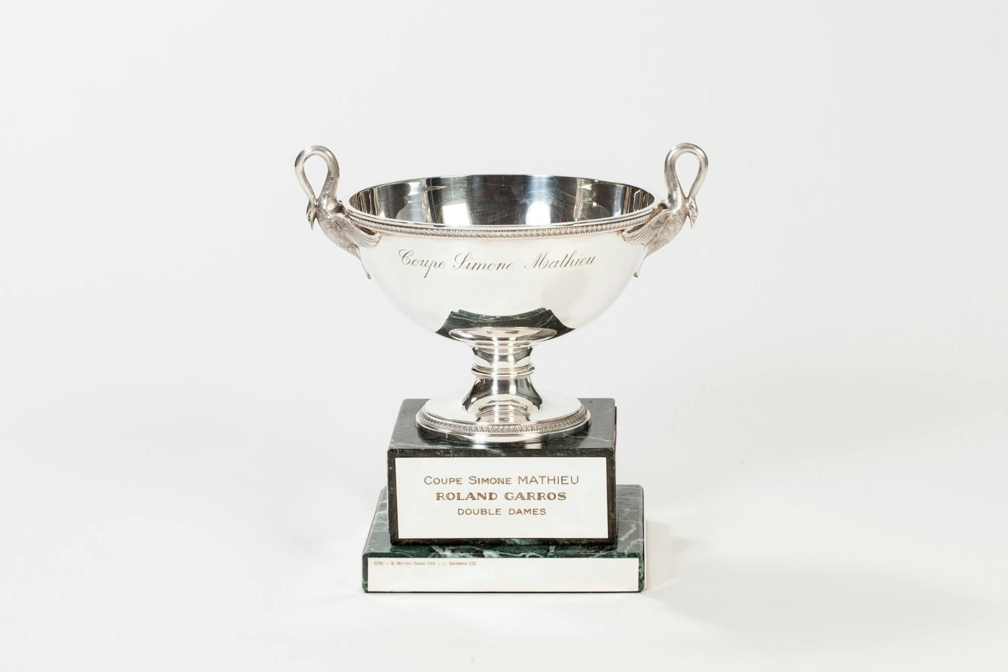 coupe Simonne-Mathieu double dames Roland-Garros trophée / Simonne Mathieu's cup women's doubles Roland-Garros trophy.