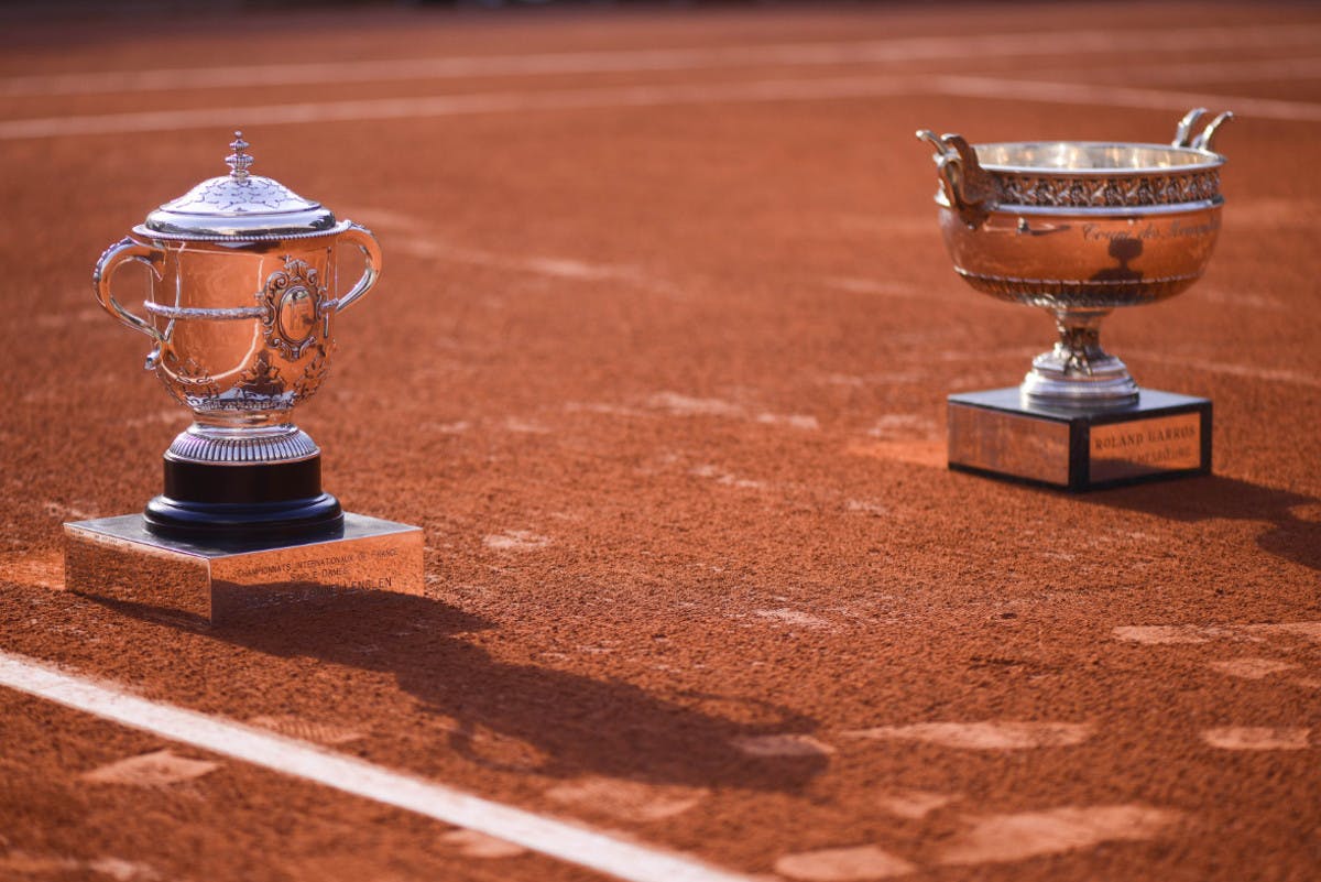 Coupe des Mousquetaires et coupe Suzanne-Lenglen, les trophées de Roland-Garros / Musketeers cup and Suzanne-Lenglen cup, the Roland-Garros trophies.