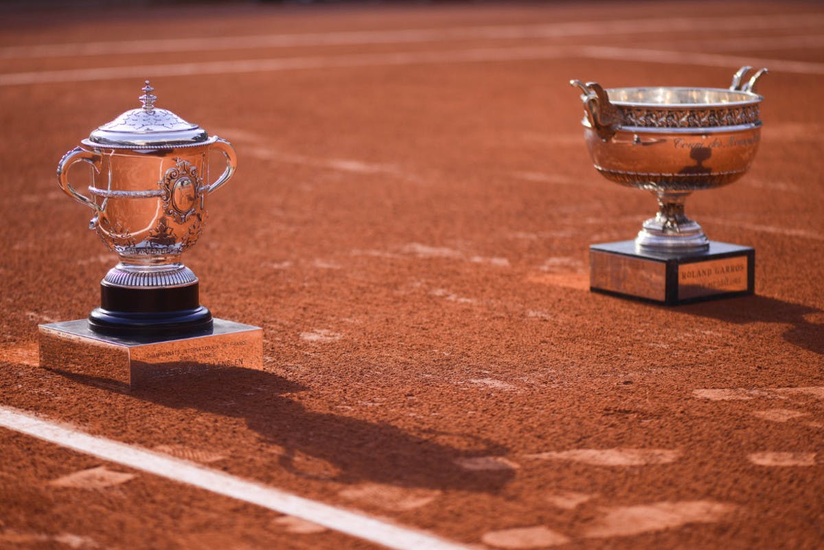 Coupe des Mousquetaires et coupe Suzanne-Lenglen, les trophées de Roland-Garros / Musketeers cup and Suzanne-Lenglen cup, the Roland-Garros trophies.