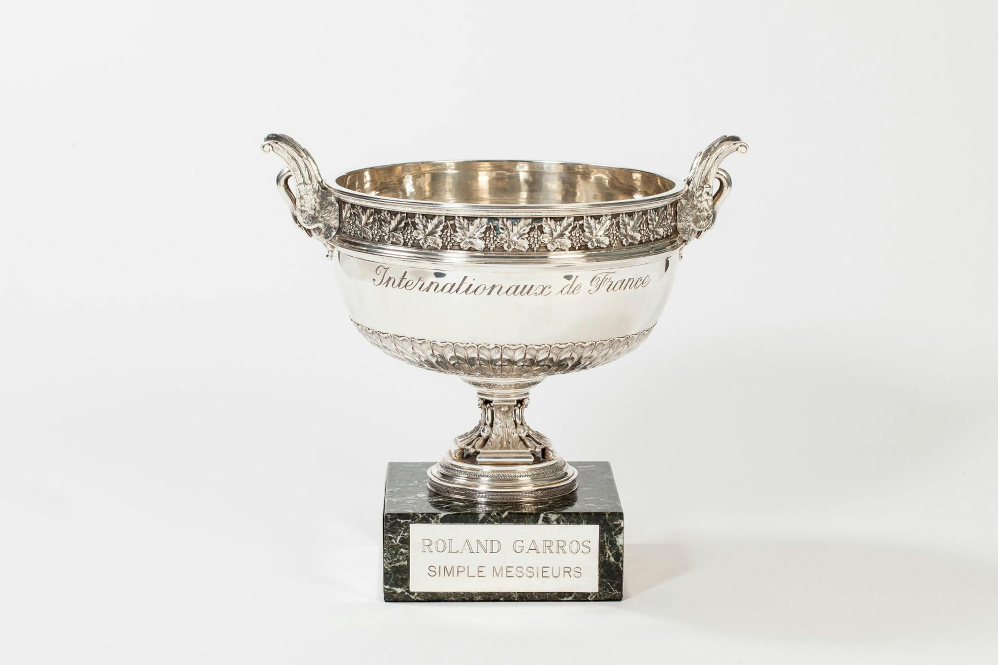 coupe des Mousquetaires simple messieurs trophée Roland-Garros / Musketeer's cup men's singles Roland-Garros trophy.