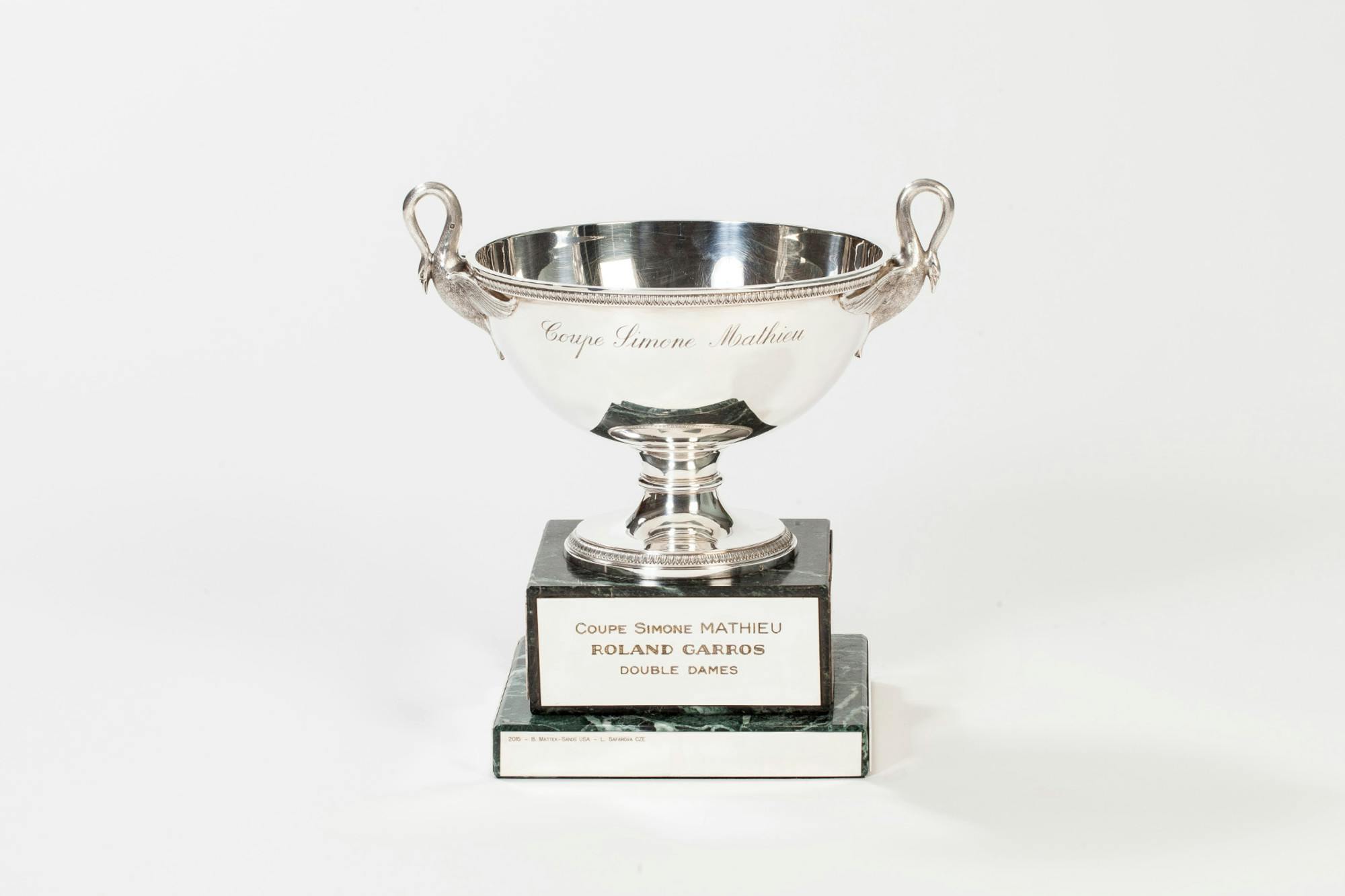 coupe Simonne-Mathieu double dames Roland-Garros trophée / Simonne Mathieu's cup women's doubles Roland-Garros trophy.