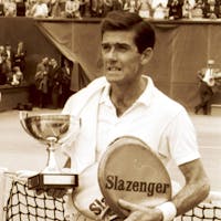Ken Rosewall vainqueur de Roland-Garros 1968, avec Roger Cirotteau président de la FFT / Ken Rosewall French Open 1968 champion.