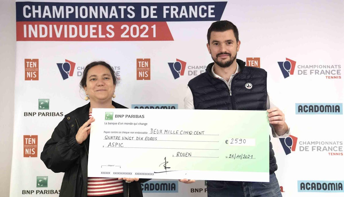 Aces du coeur : un chèque remis à ASPIC | Fédération française de tennis