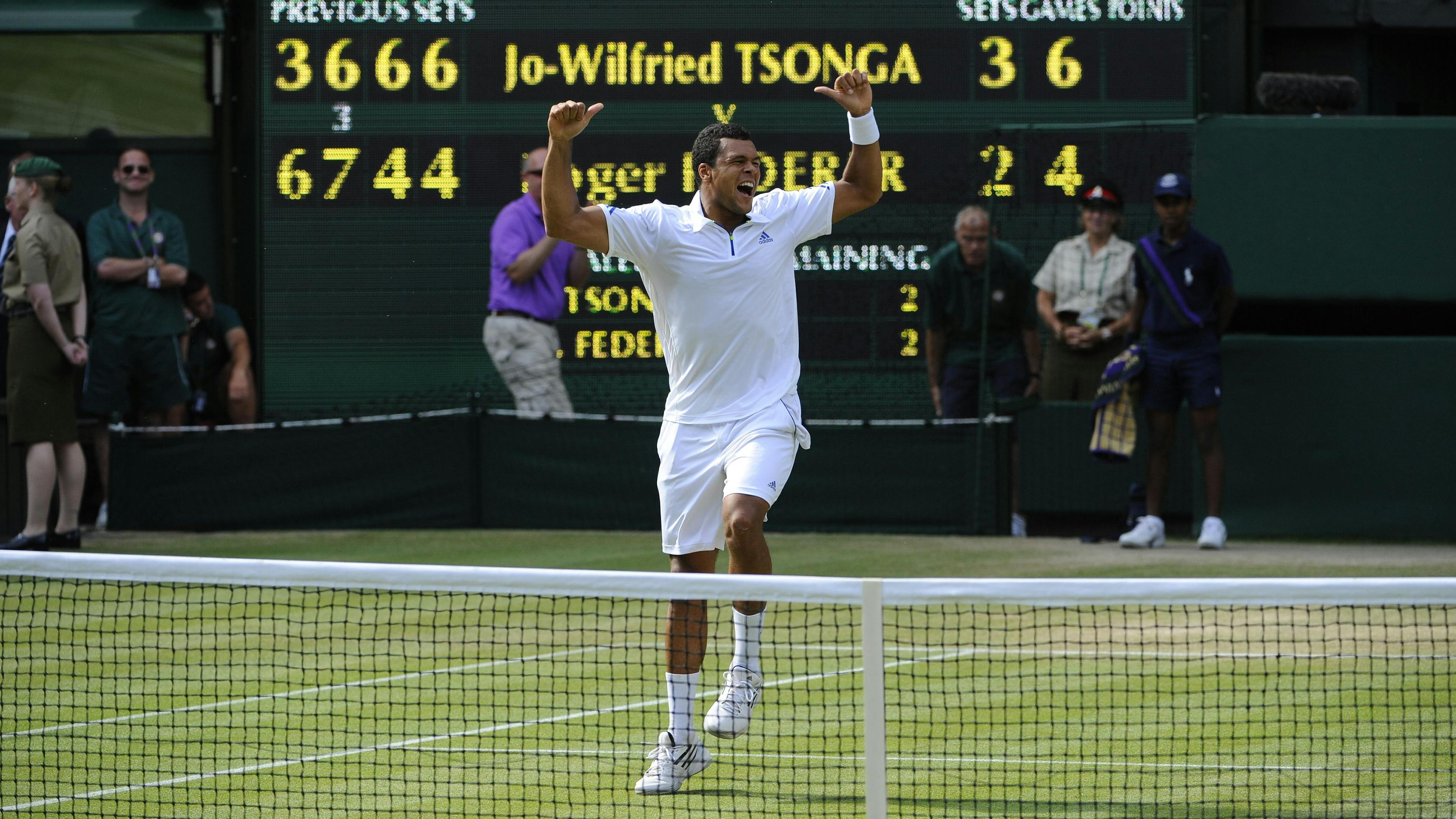 Cela valait bien une danse des pouces... "Jo" Tsonga écrit l'histoire en devant le premier à renverser Federer après avoir perdu les deux premiers sets.