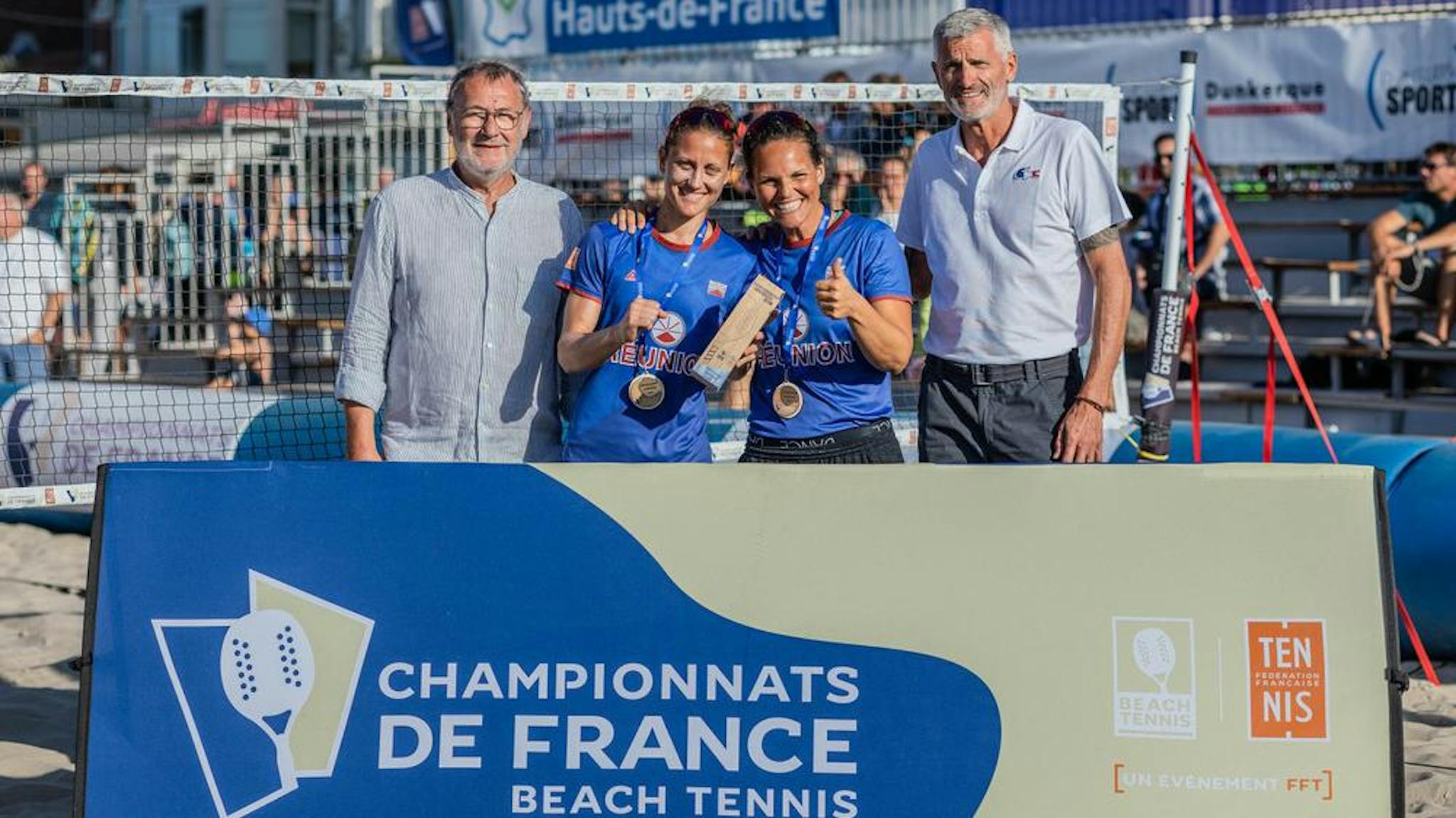 Avec Gilles Moretton, lors des championnats de France de beach tennis.