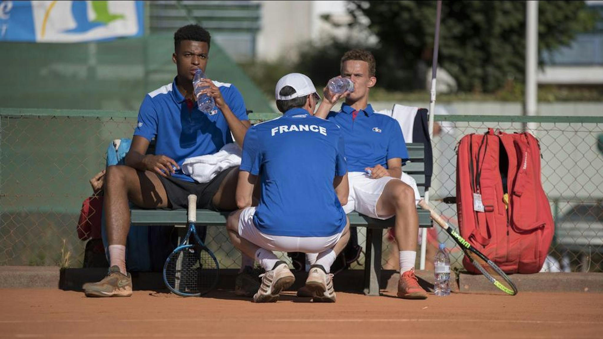 Yannick Quéré ici au chevet de Giovanni Mpetshi Perricard et Luca Van Assche lors de la Coupe Galéa 2021.