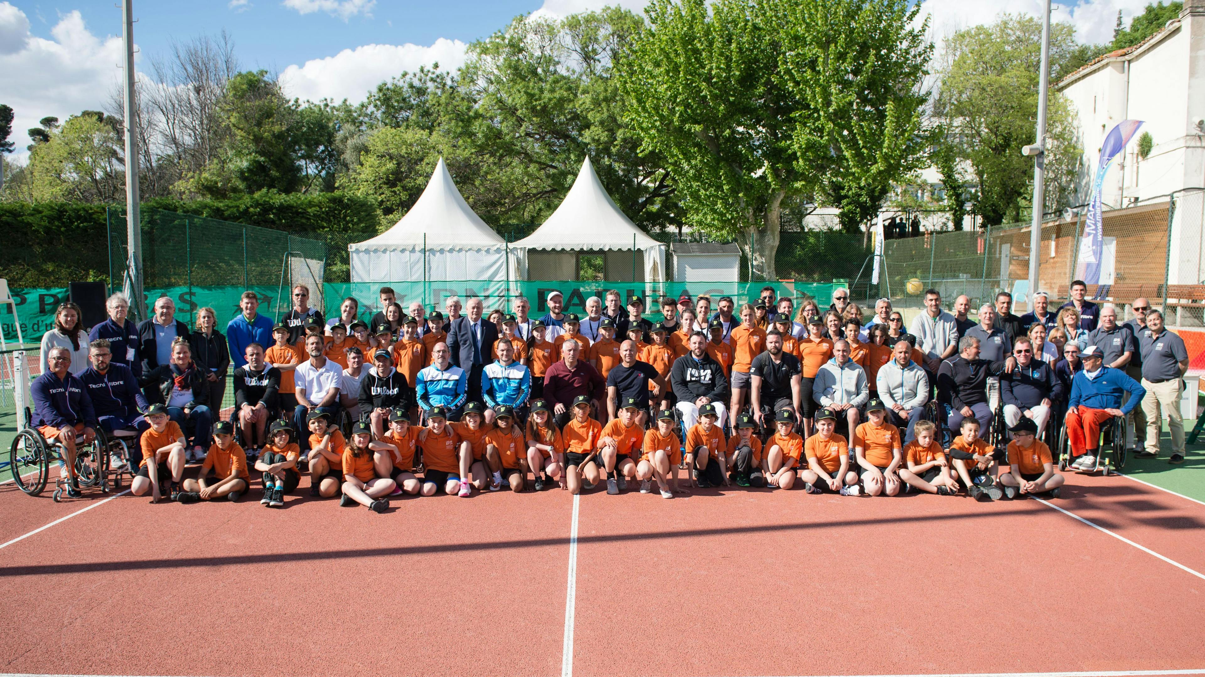 L'équipe de l'organisation du tournoi et le président de la FFT