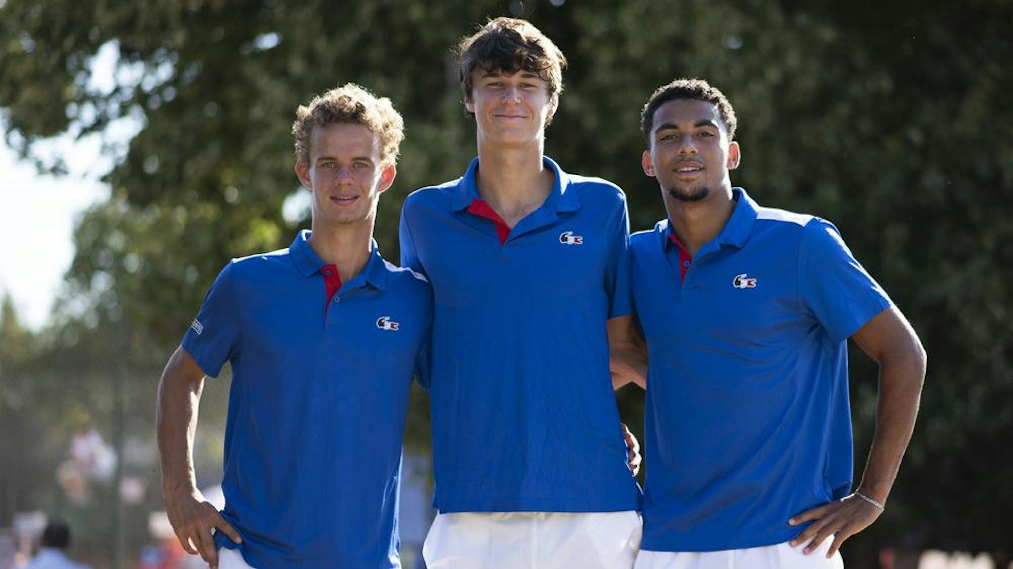 Arthur Fils avec Luca Van Assche et Gabriel Debru lors de la Summer Cup 2022.