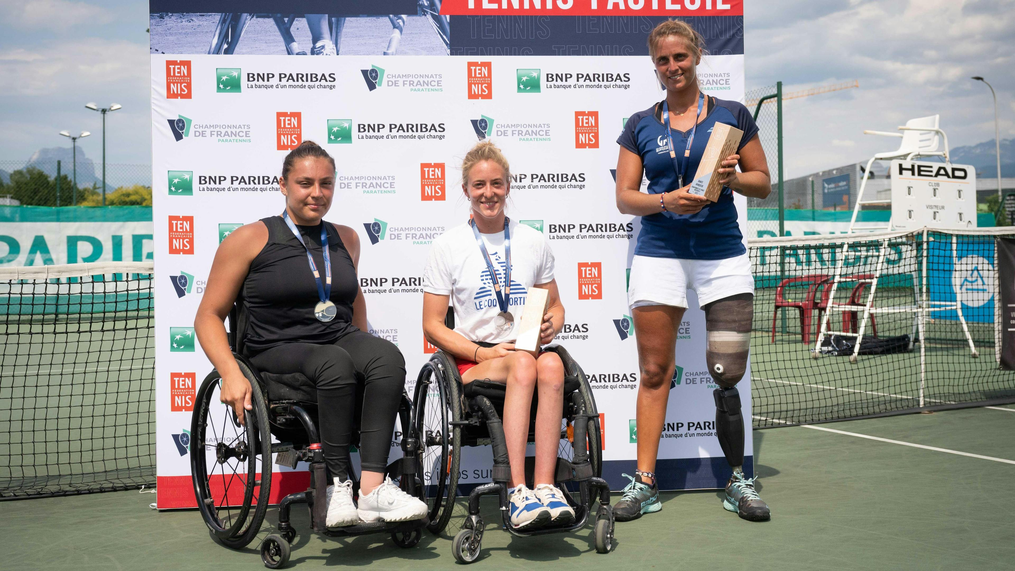 Zoe Maras, Charlotte Fairbank et Pauline Deroulède