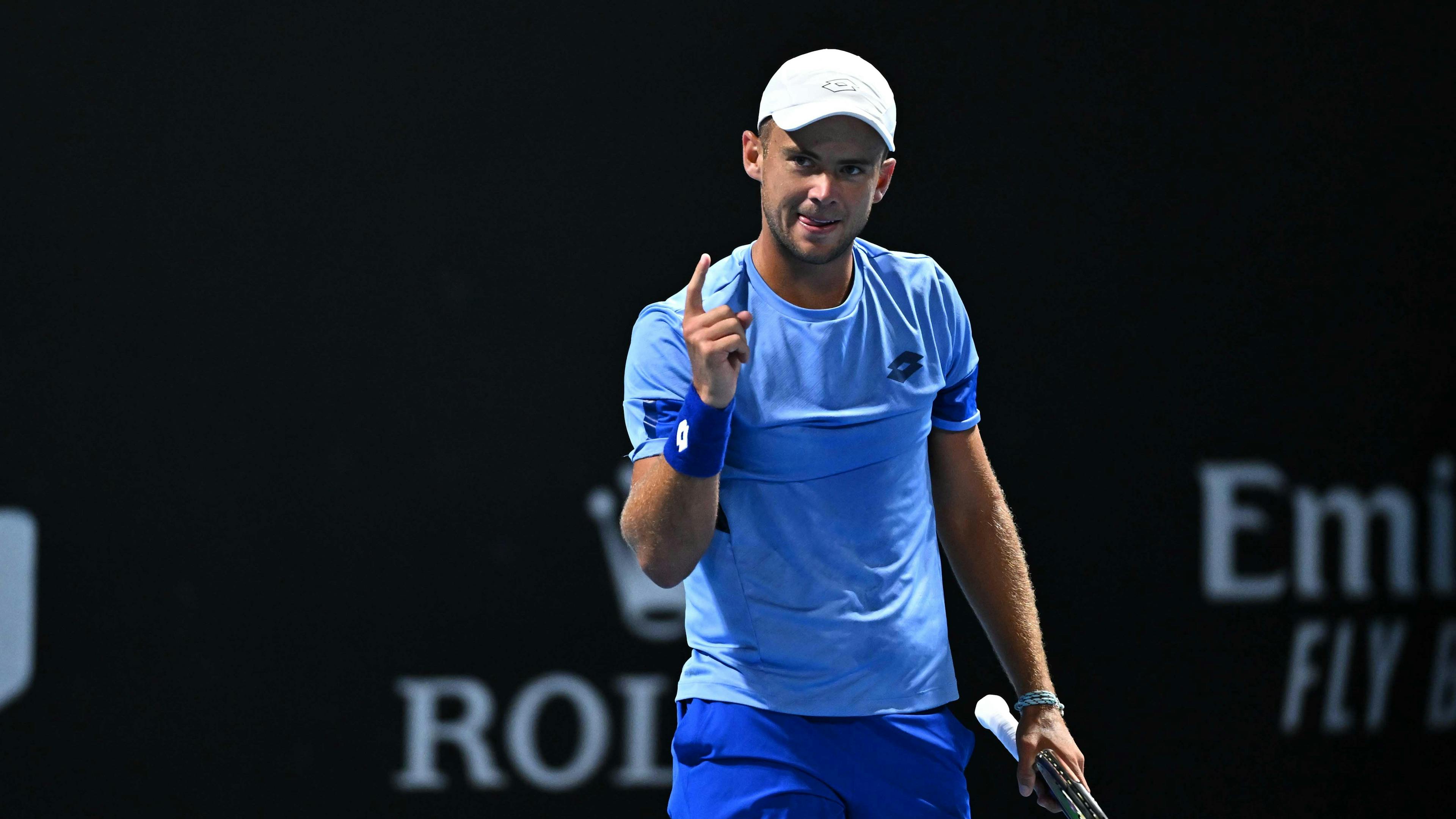 Enzo Couacaud file vers la session de nuit où l'attend Novak Djokovic !