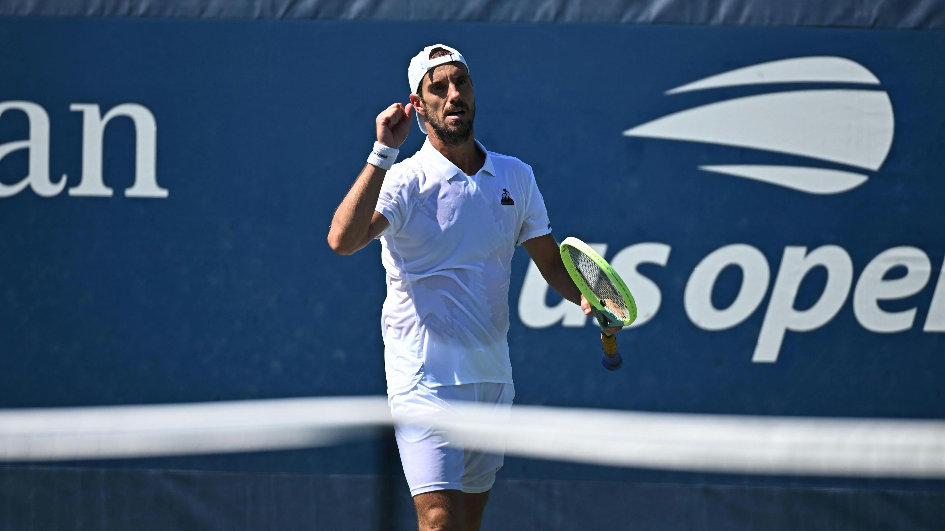 Richard Gasquet signe une solide victoire pour rejoindre le deuxième tour.