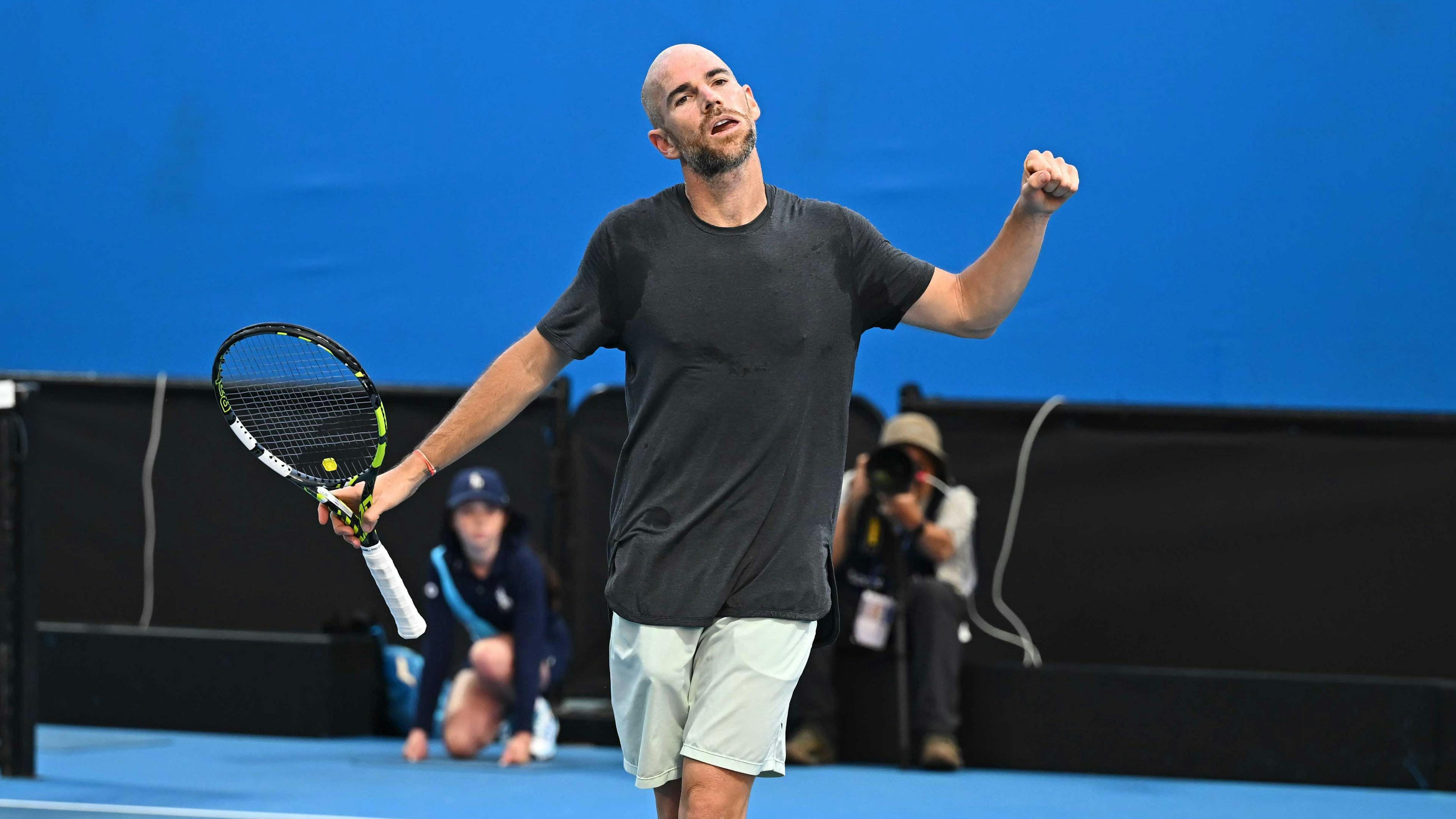 Fatigué maus heureux, Adrian Mannarino est au 3e tour.