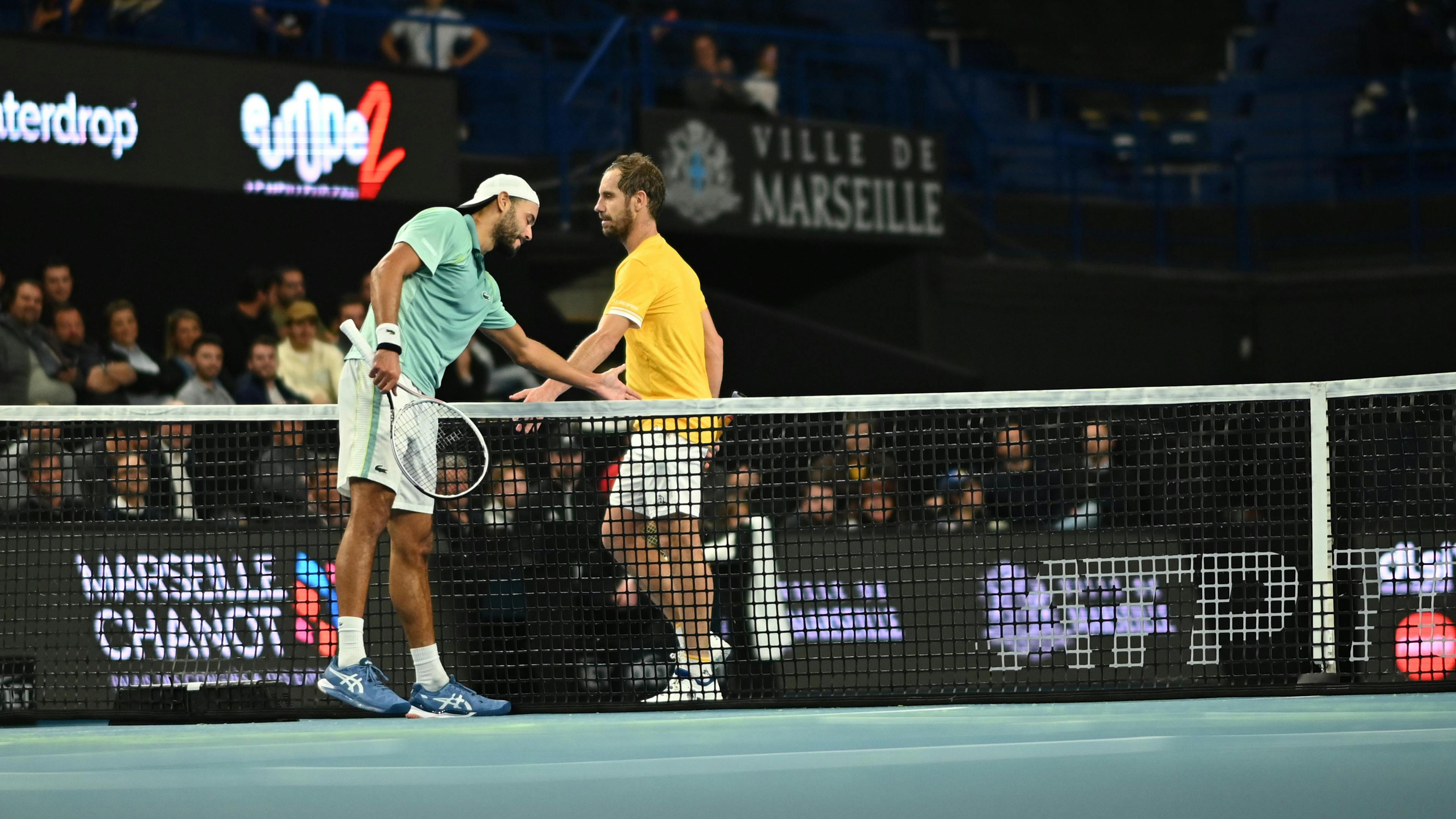 Laurent Lokoli félicite Richard Gasquet... Un bien beau combat !