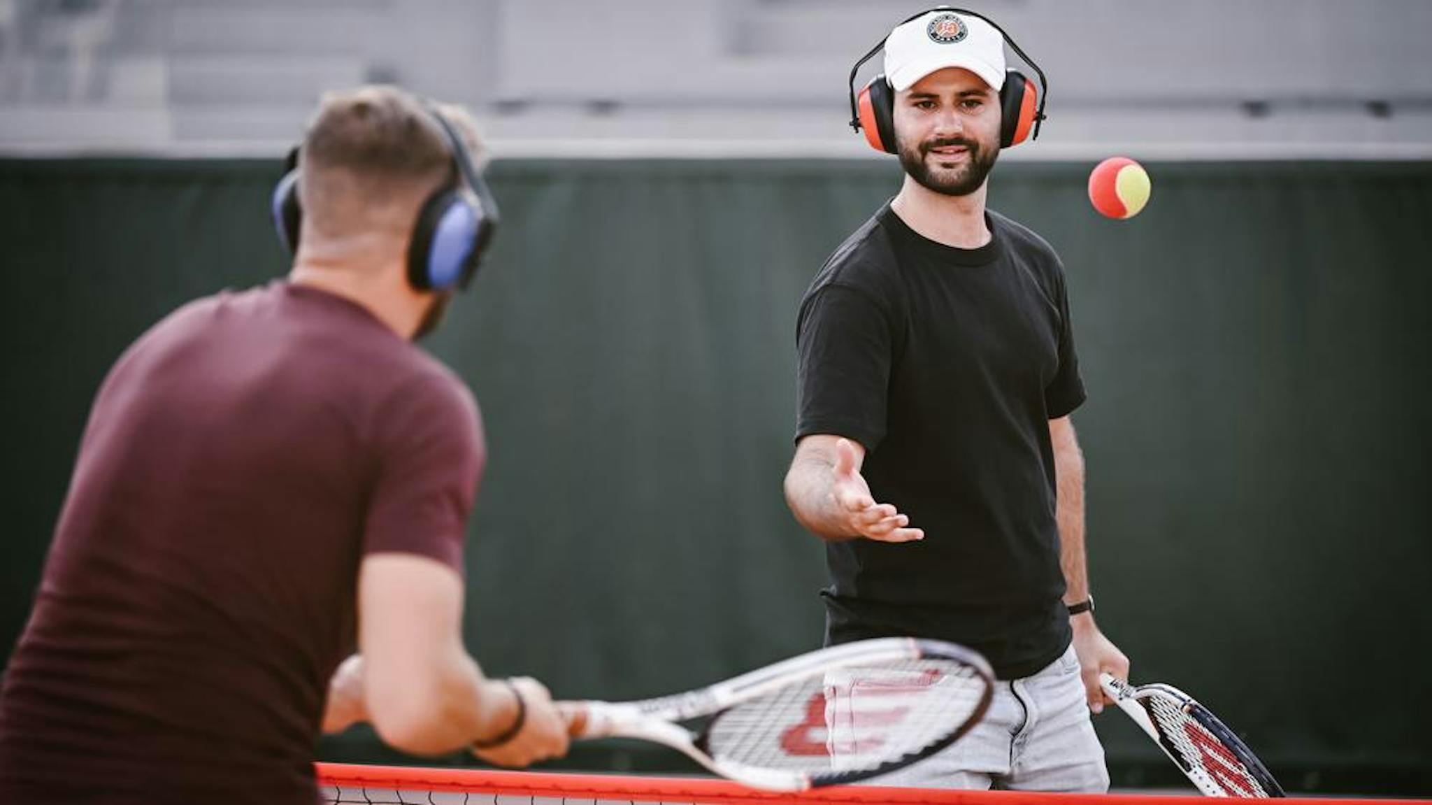 Un casque anti bruit pour sensibiliser le public.