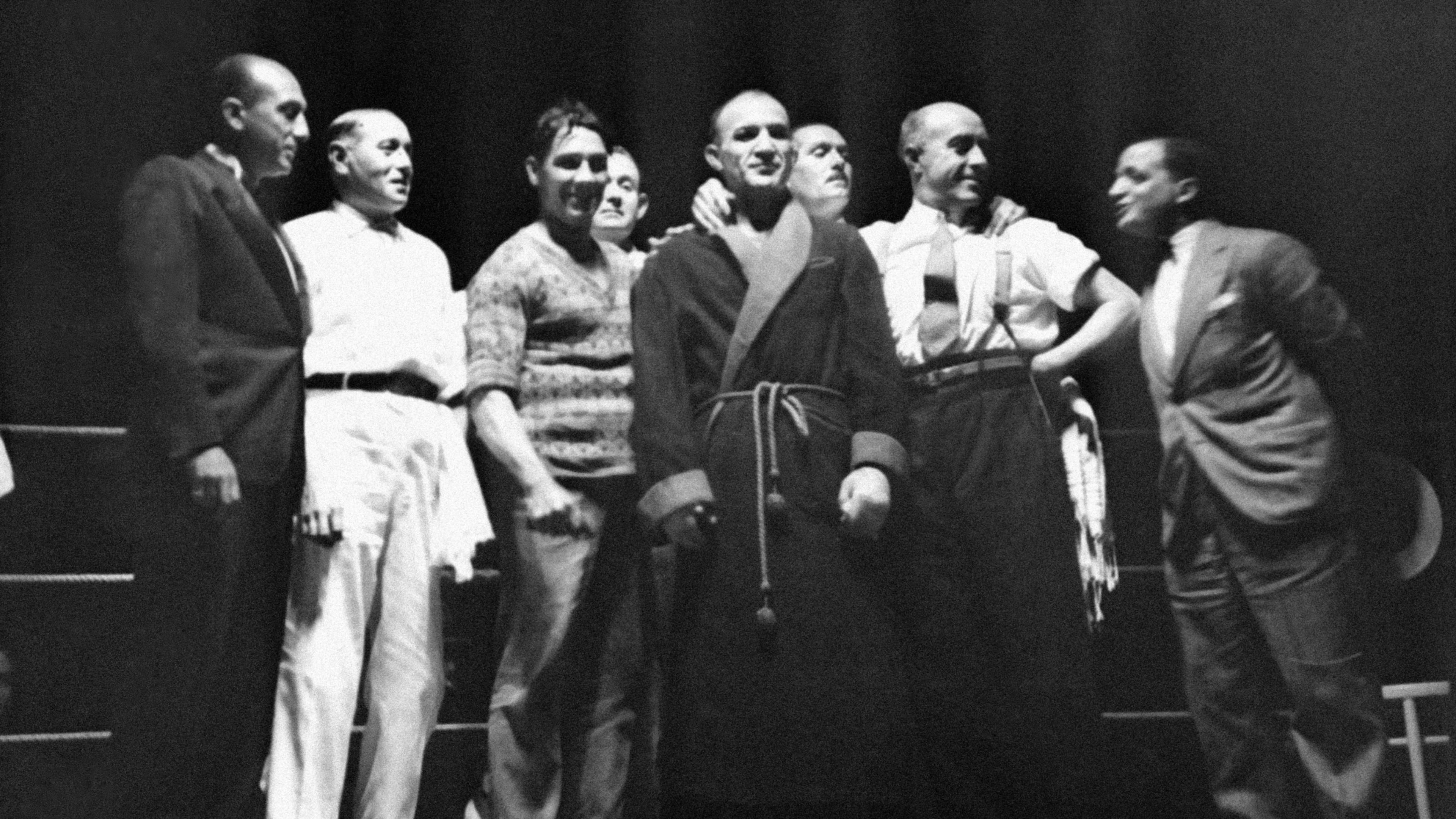 Marcel Thil (au centre) a inauguré les combats de boxe à Roland-Garros.
