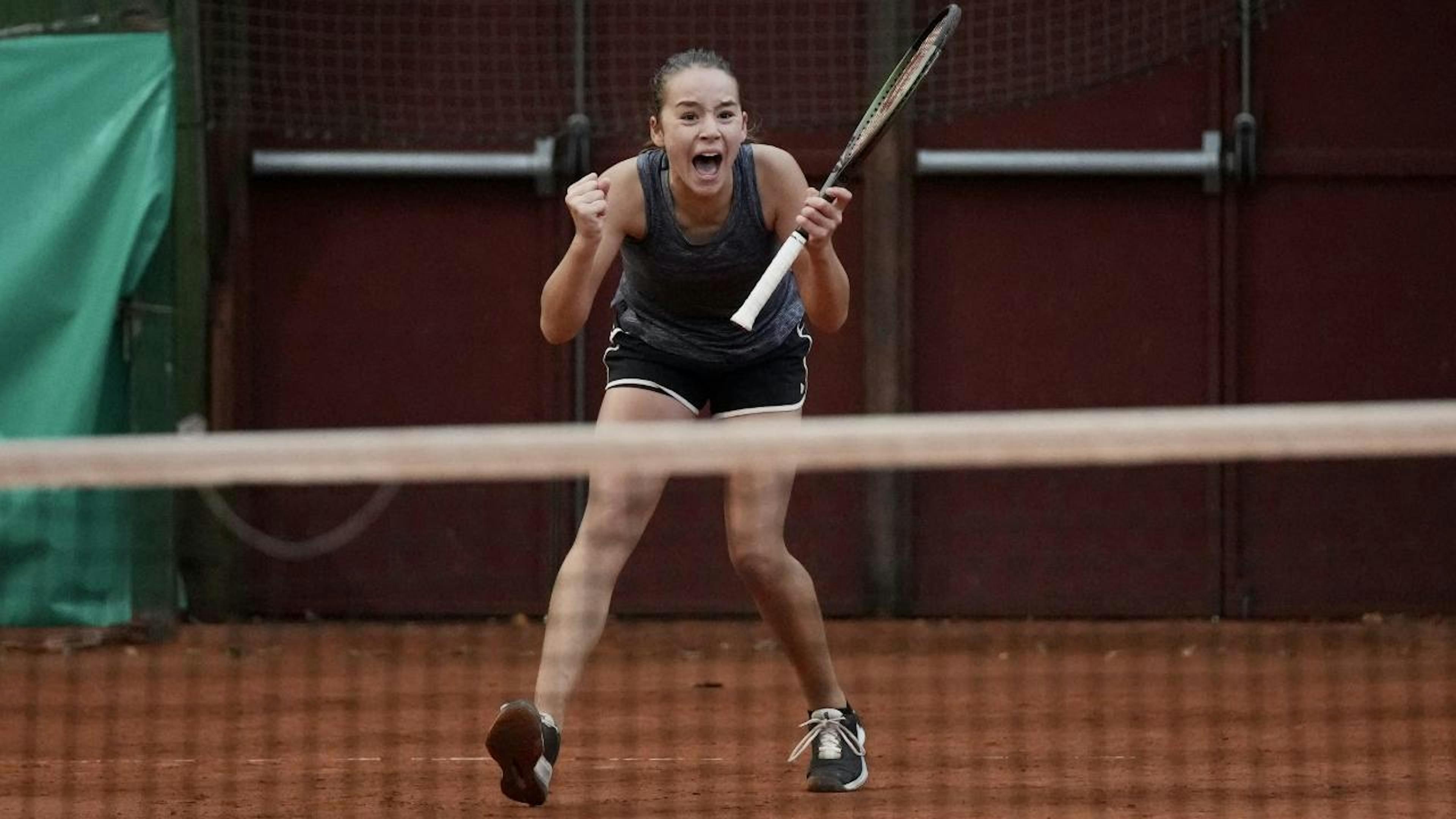 La joie extatique de Lina Mislimi qui a sauvé trois balles de match !