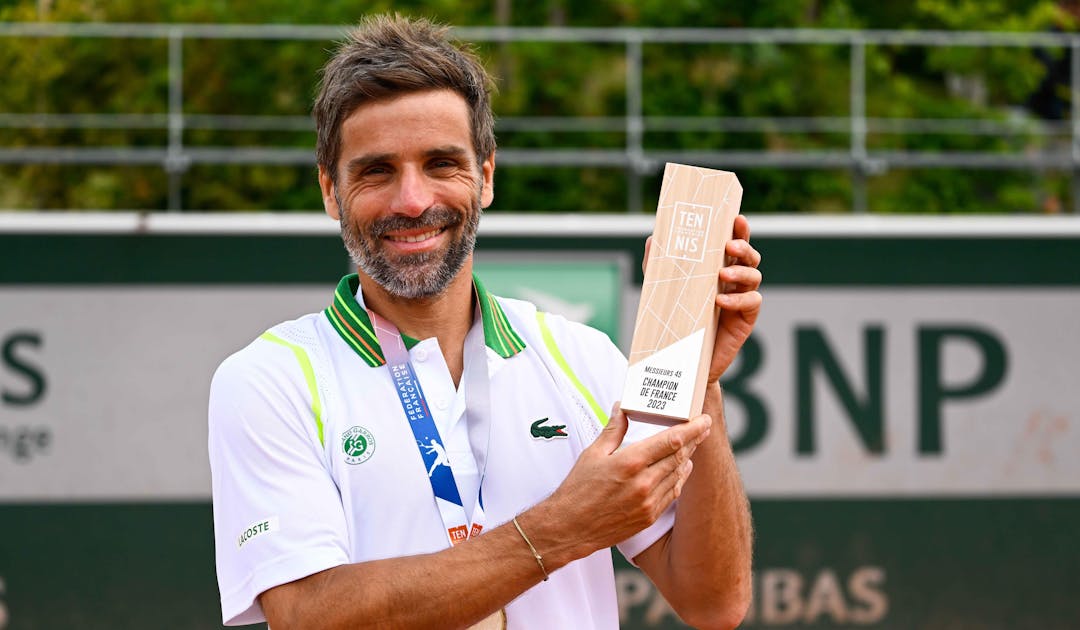 45 ans messieurs : un doublé pas si simple pour Clément ! | Fédération française de tennis