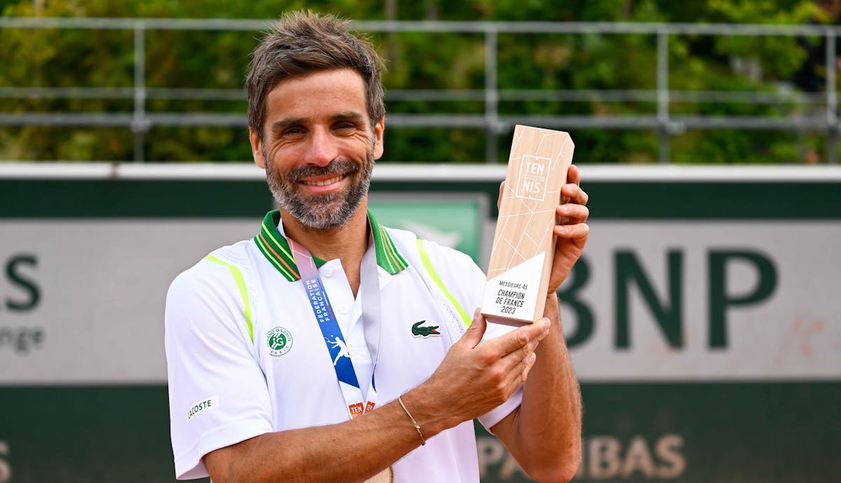 45 ans messieurs : un doublé pas si simple pour Clément ! | Fédération française de tennis