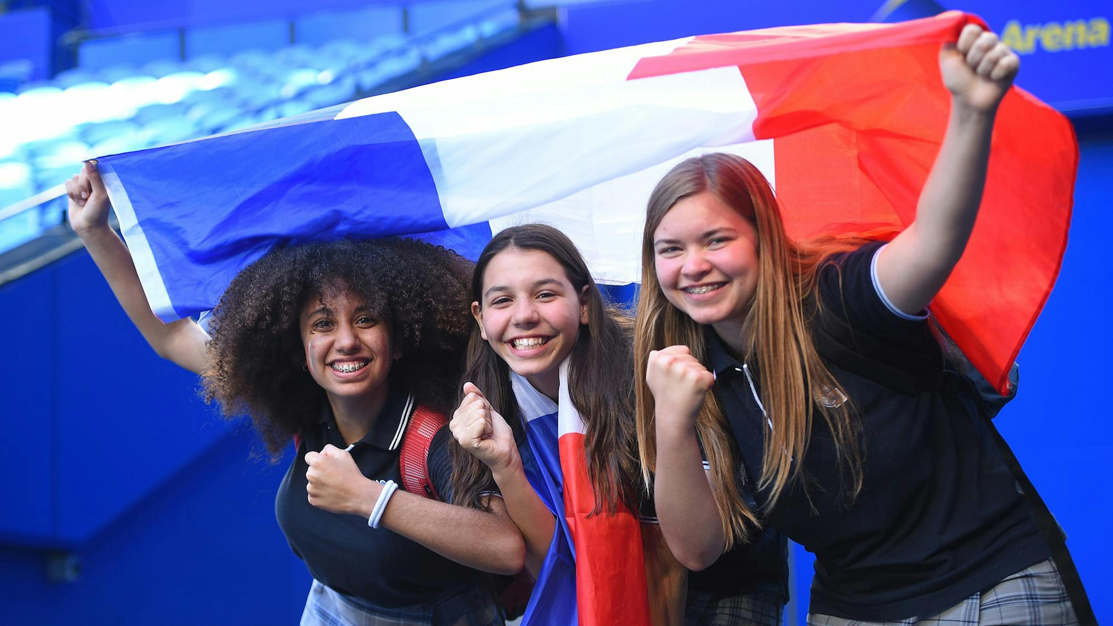 Alyssar, Rachel et Victoria, supportrices des Bleues